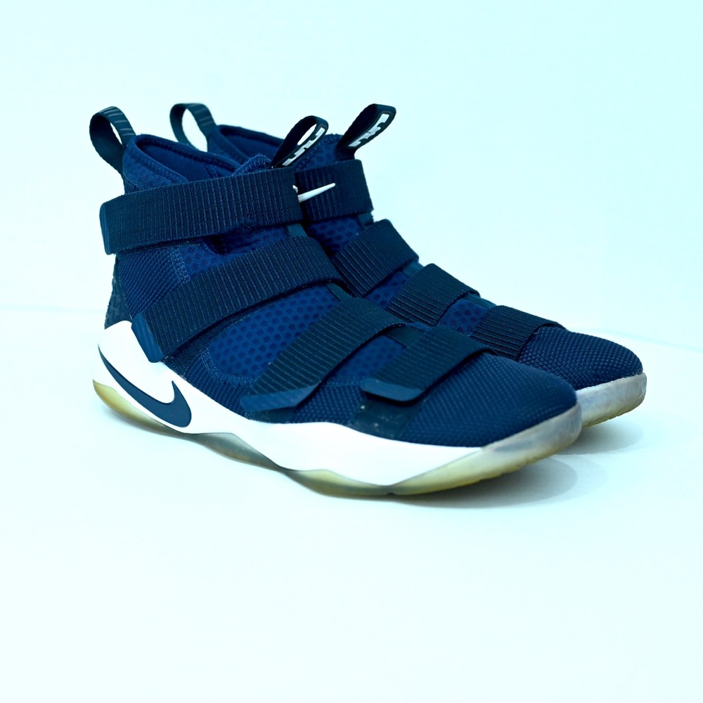 Nike Lebron Soldier XI, College Navy basketball sneakers size 12 M